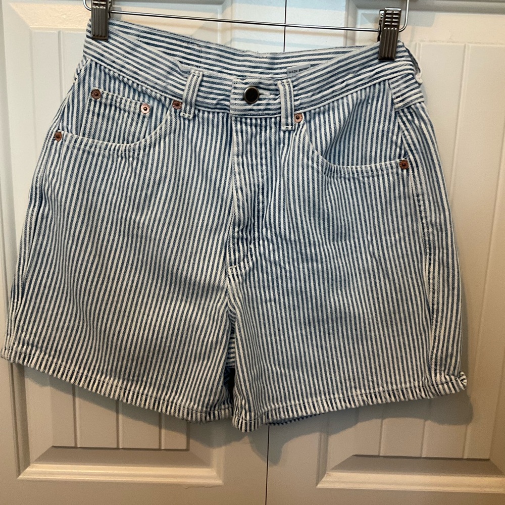 Nuovo county seat jean wear shorts